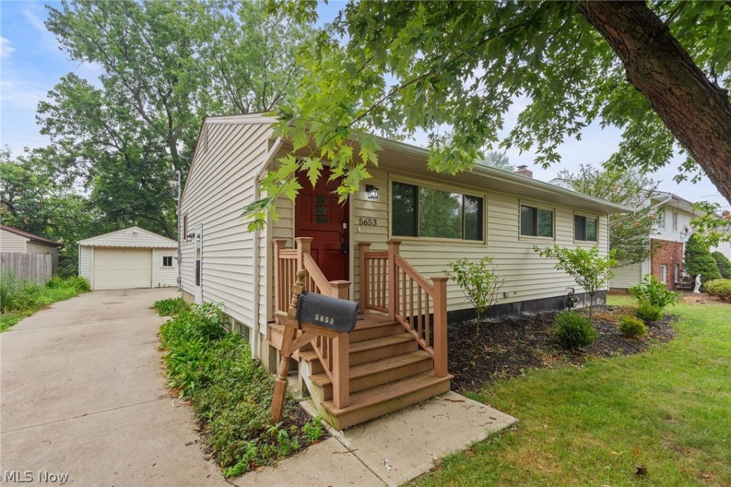 5653 Vickie Lane, Bedford, OH