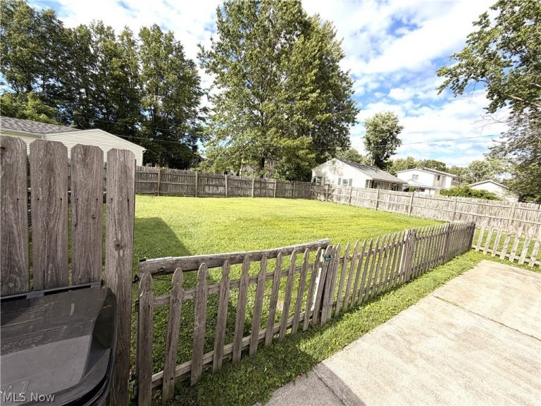 1306 Prospect Street, Elyria, OH - Photo 4