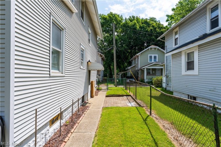 1515 Pearl Place, Massillon, OH - Photo 5
