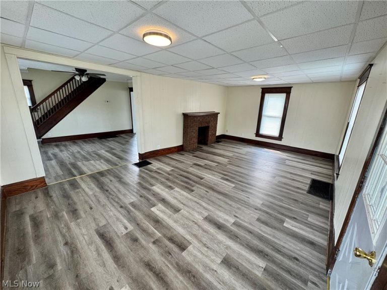 1349 Main Street, Coshocton, OH - Photo 4