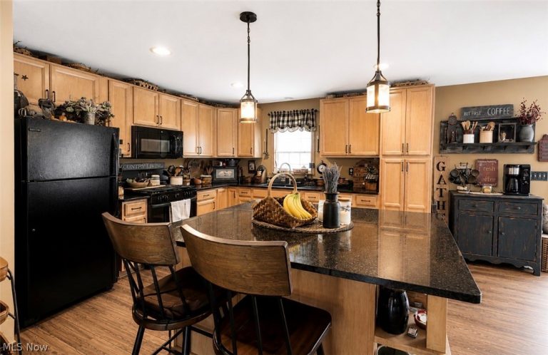 905 West Drive, Sheffield Lake, OH - Photo 8