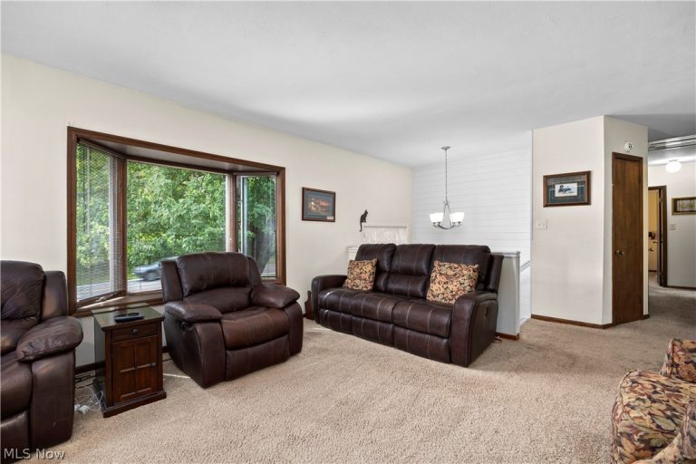 18820 Bennett Road, North Royalton, OH - Photo 3