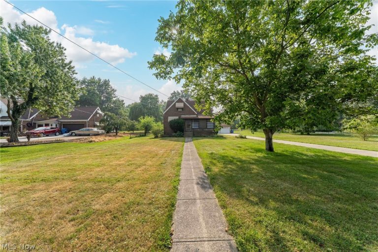 4290 Dover Center Road, North Olmsted, OH - Photo 4
