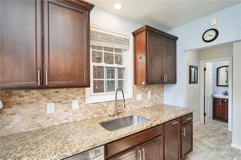 3701 Glencairn Road, Shaker Heights, OH - Photo 8