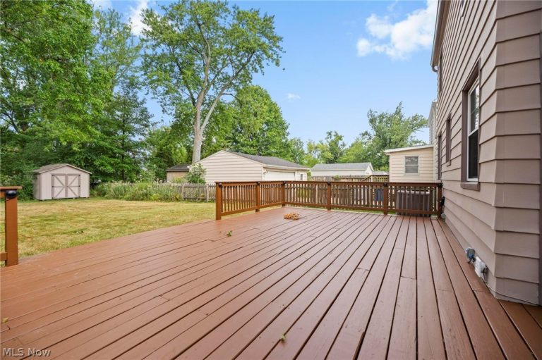 1272 Gordon Road, Lyndhurst, OH - Photo 5