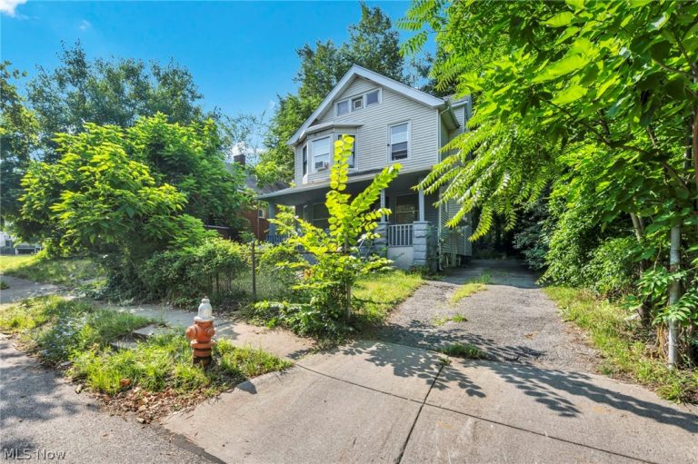 9822 Raymond Avenue, Cleveland, OH - Photo 2
