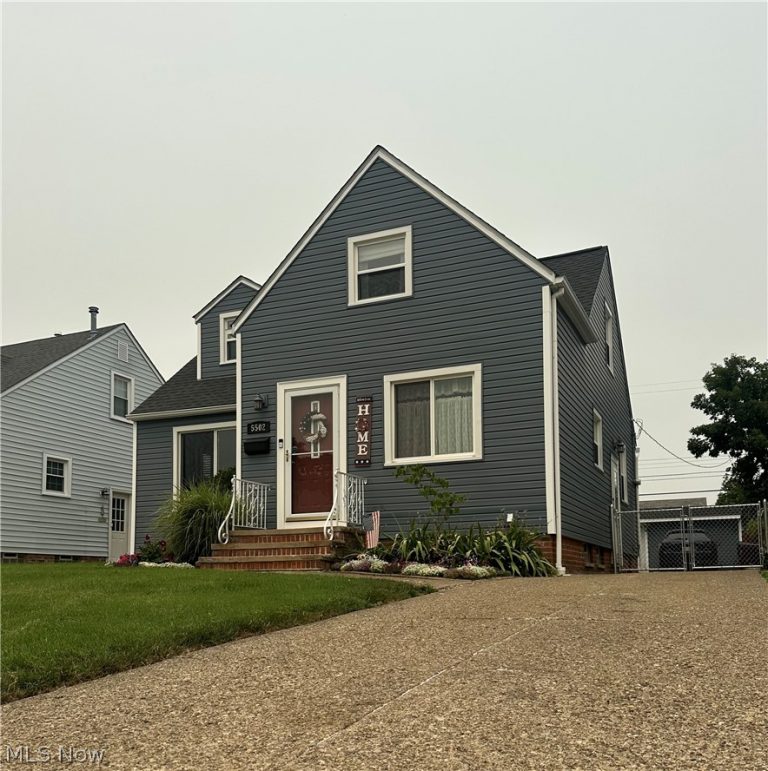 5502 Renwood Drive, Parma, OH - Photo 2