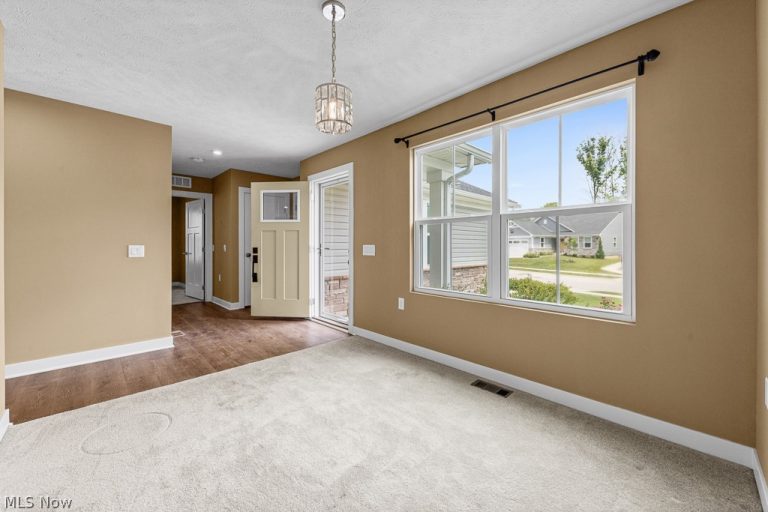 998 Sunrise Way, Akron, OH - Photo 5
