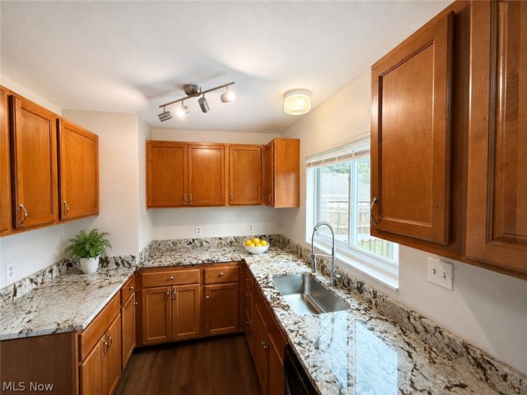1106 Reed Avenue, Akron, OH - Photo 2