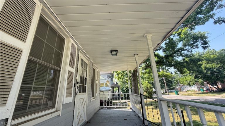 5221 Milo Avenue, Maple Heights, OH - Photo 2