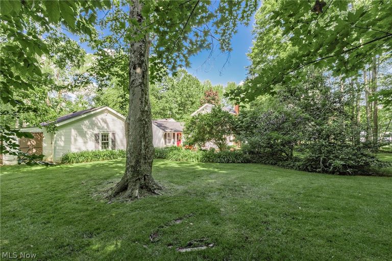 15879 Hemlock Road, Chagrin Falls, OH, 44022