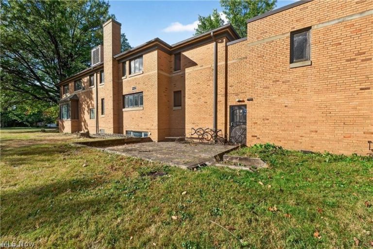 2475 Taylor Road, Cleveland Heights, OH - Photo 5