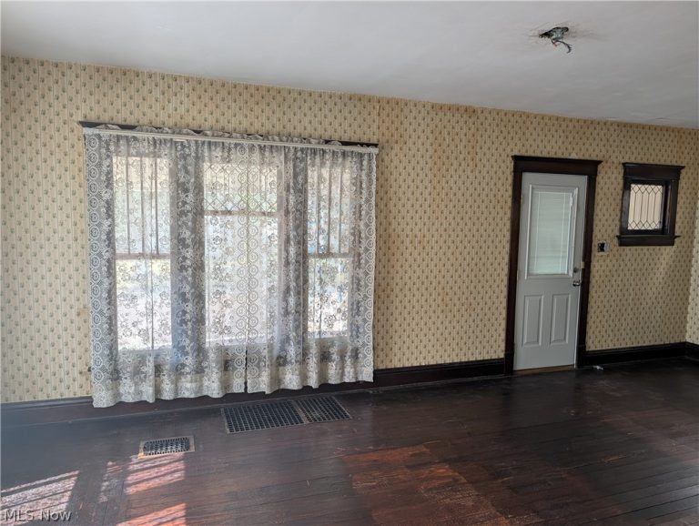 1211 Chestnut Street, Coshocton, OH - Photo 2