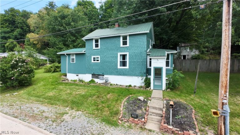 733 Critchfield Street, Millersburg, OH - Photo 2