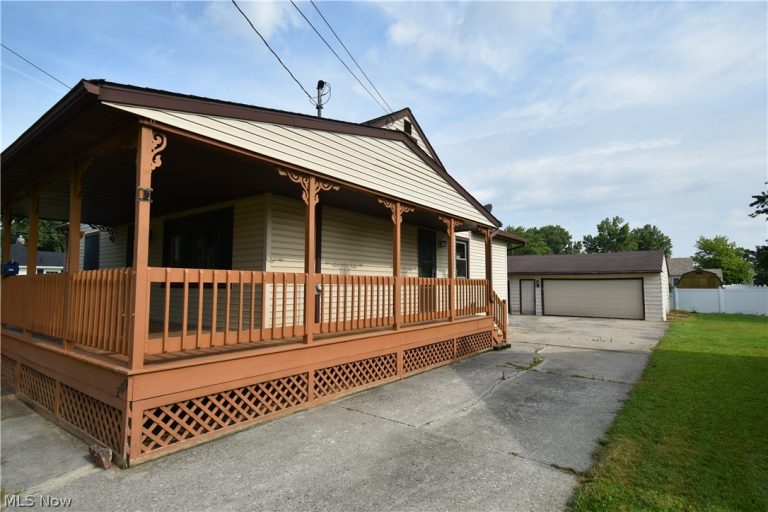 209 Sipple Avenue, Amherst, OH - Photo 3