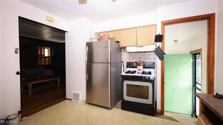 11820 Guardian Boulevard, Cleveland, OH - Photo 8