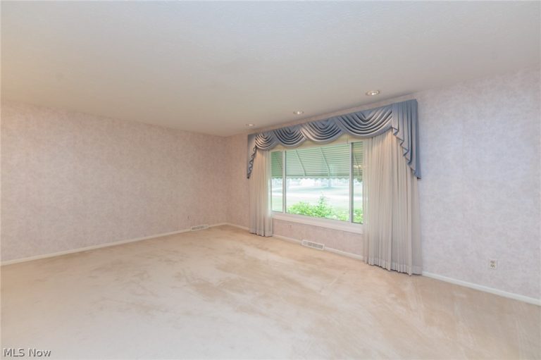 616 Sturbridge Drive, Highland Heights, OH - Photo 6