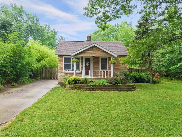 21073 Morris Drive, Strongsville, OH - Photo 2