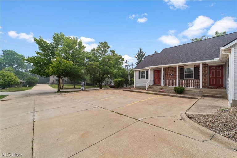 531 Smith Road, Medina, OH - Photo 3