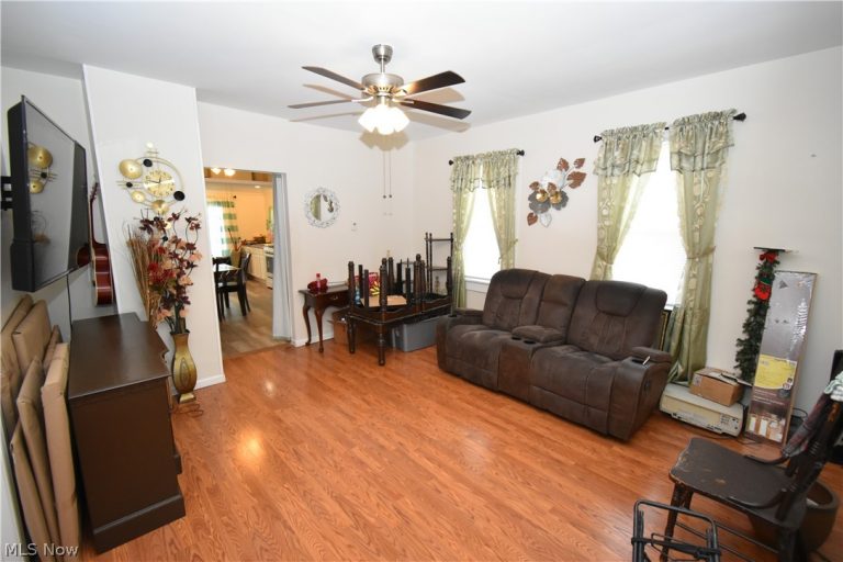 4126 Poe Avenue, Cleveland, OH - Photo 6