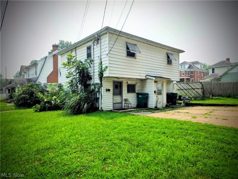 2402 avery Street, Parkersburg, WV - Photo 3