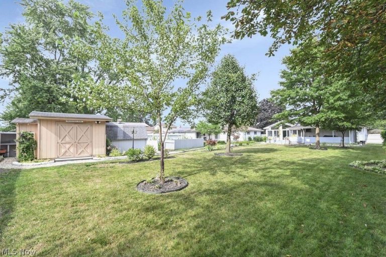 8088 Wesley Drive, Strongsville, OH - Photo 8