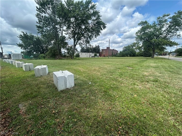Wells Avenue, Canton, OH - Photo 2