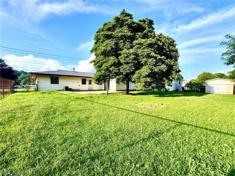 2309 Rockland Avenue, Belpre, OH - Photo 3