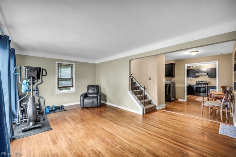 5528 Huron Road, Lyndhurst, OH - Photo 4
