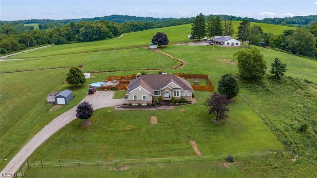7360 Jones Road, Nashport, OH