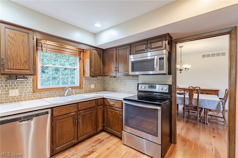 86 Blue Hill Lane, Fairlawn, OH - Photo 8