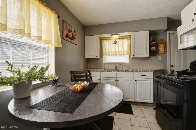 888 Frederick Boulevard, Akron, OH - Photo 6