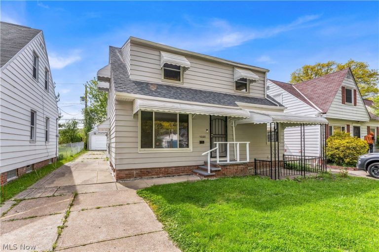 5688 141st Street, Maple Heights, OH - Photo 2