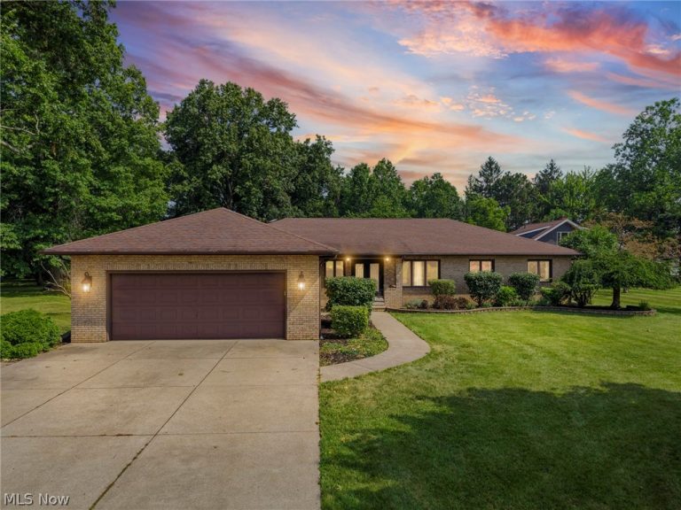 2109 Pleasant Valley Road, Seven Hills, OH - Photo 2