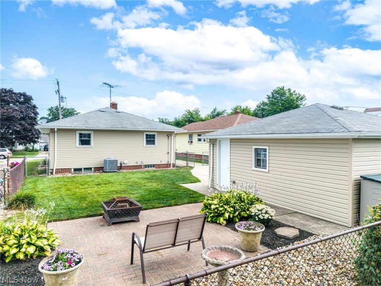 24880 Stephen Avenue, Euclid, OH - Photo 4