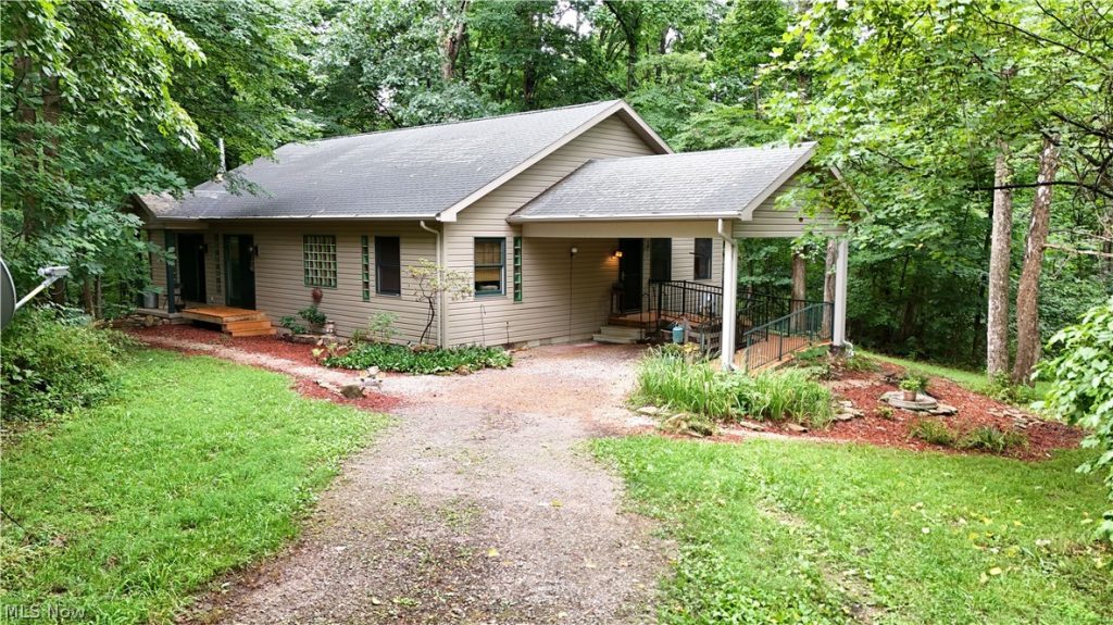 1379 Sandusky Road, Albany, OH