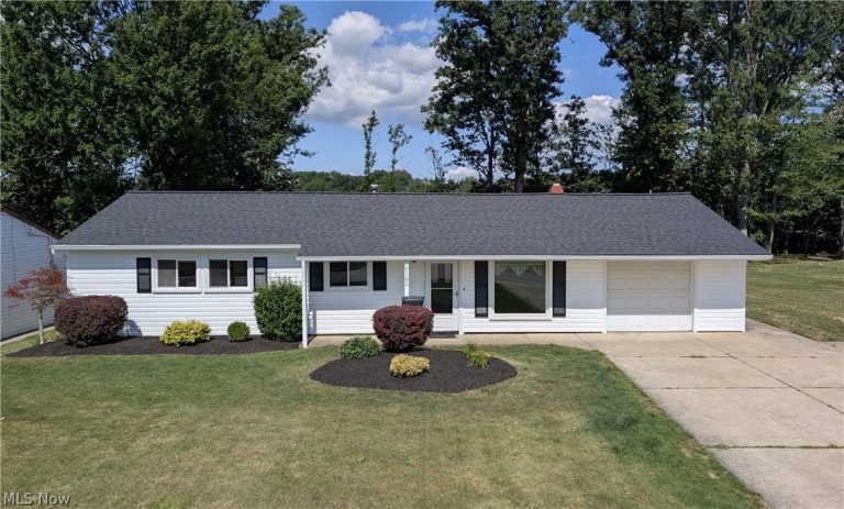 6182 Randolph Road, Bedford Heights, OH - Photo 2