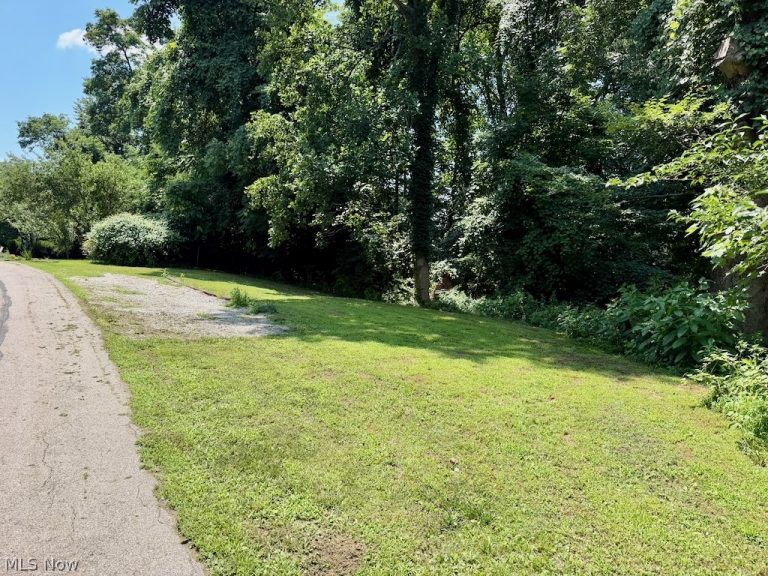 2714 Riverview Drive, Parkersburg, WV - Photo 2