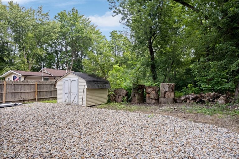 1499 Beachview Drive, Lake Milton, OH - Photo 8