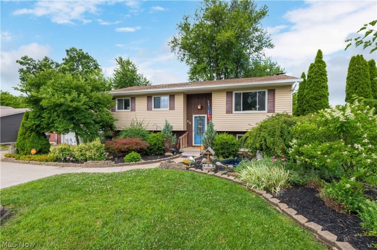 914 Stark Street, Sheffield Lake, OH - Photo 2