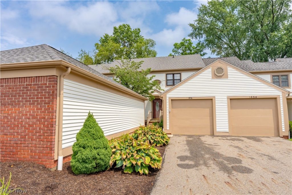 1856 Beechwood Avenue, North Canton, OH