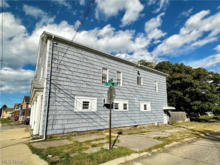 3177 Elyria Avenue, Lorain, OH - Photo 3