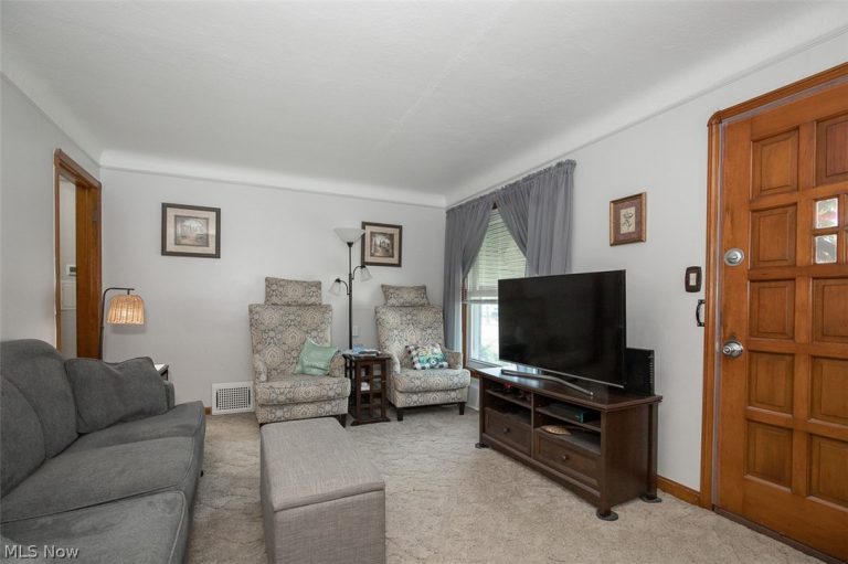 5105 6th Street, Brooklyn Heights, OH - Photo 3