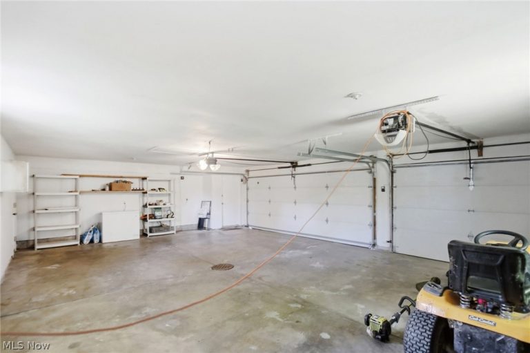 8870 Spring Valley Park Drive, Chagrin Falls, OH - Photo 8