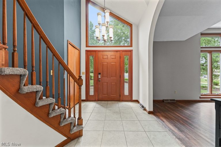 315 Valley Brook Oval, Hinckley, OH - Photo 2