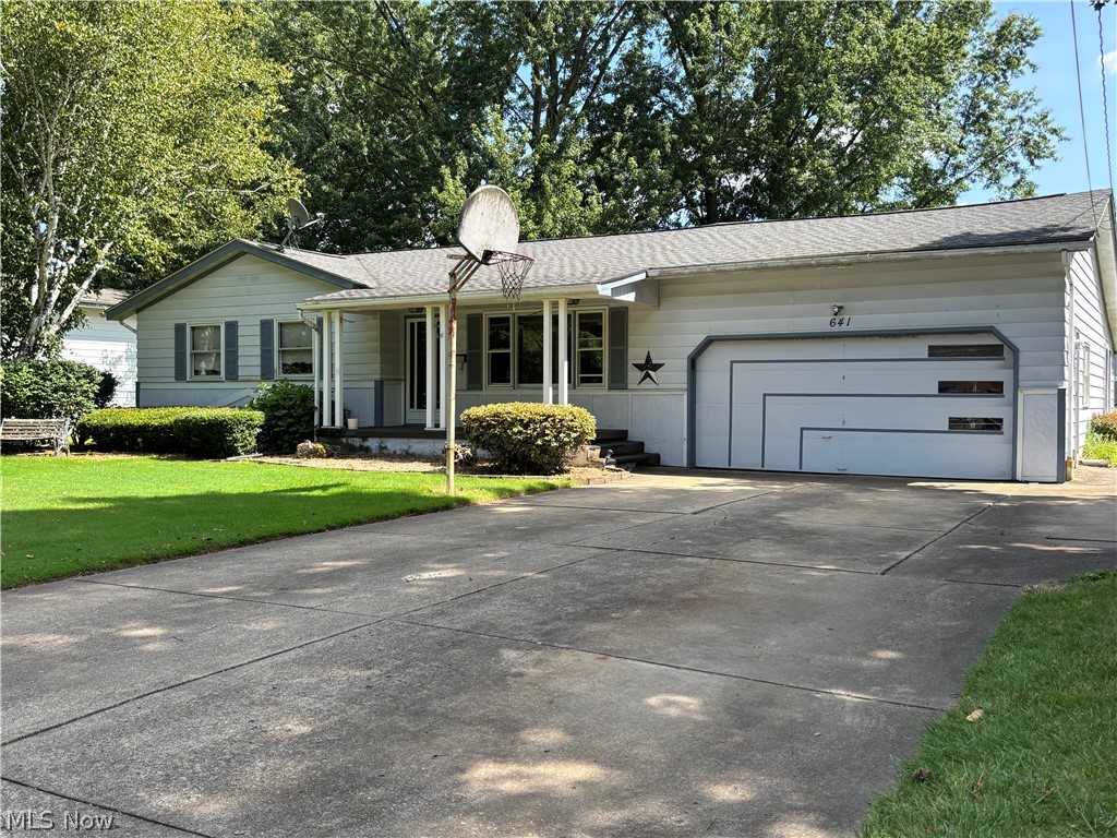 641 Matawan Drive, Campbell, OH
