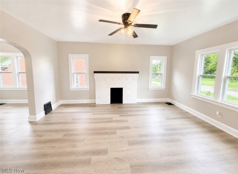 154 Roslyn Drive, Youngstown, OH - Photo 4
