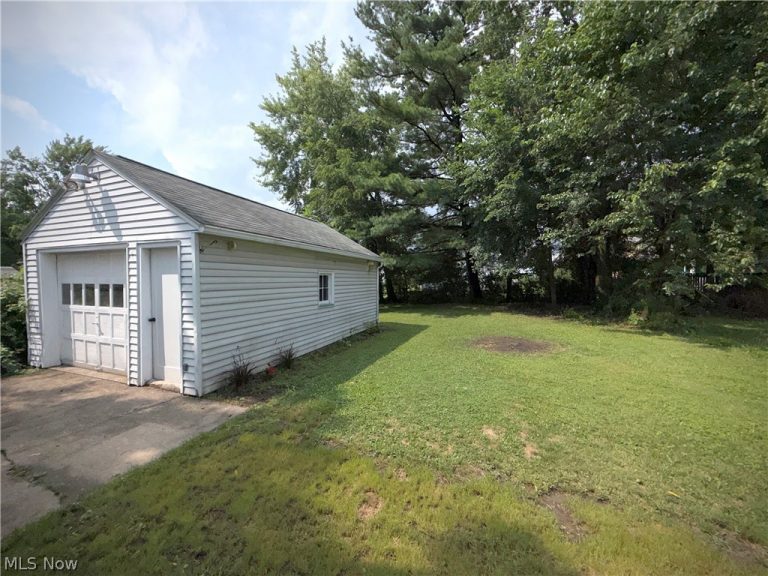 1049 Mckinley Street, Warren, OH - Photo 4