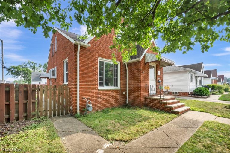 4403 Dawnshire Drive, Parma, OH - Photo 3