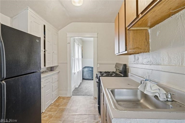 13611 Beachwood Avenue, Cleveland, OH - Photo 8
